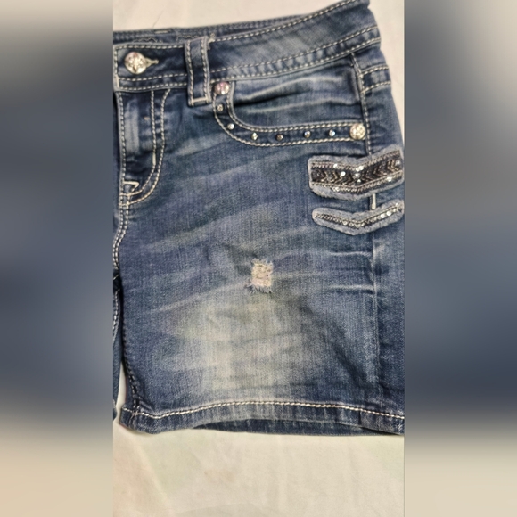 Distressed Miss Me Short Sz 28 - Picture 3 of 9